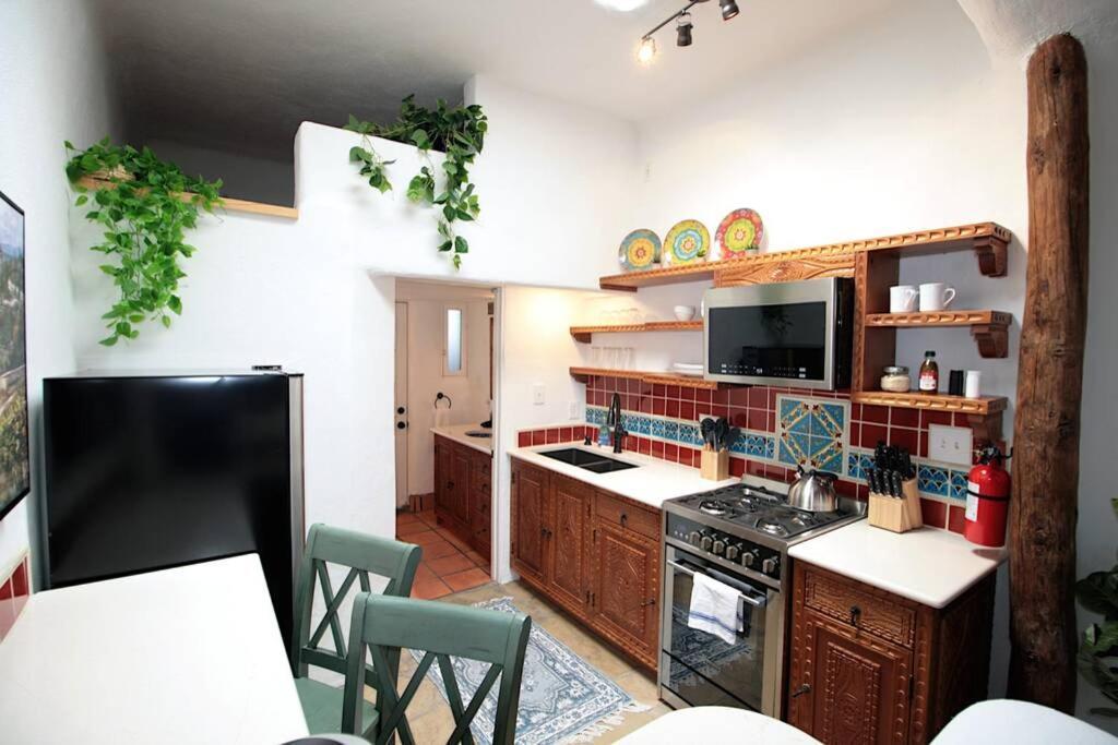 Closson Getaway - Courtyard - Railyard And Plaza Santa Fe Bagian luar foto
