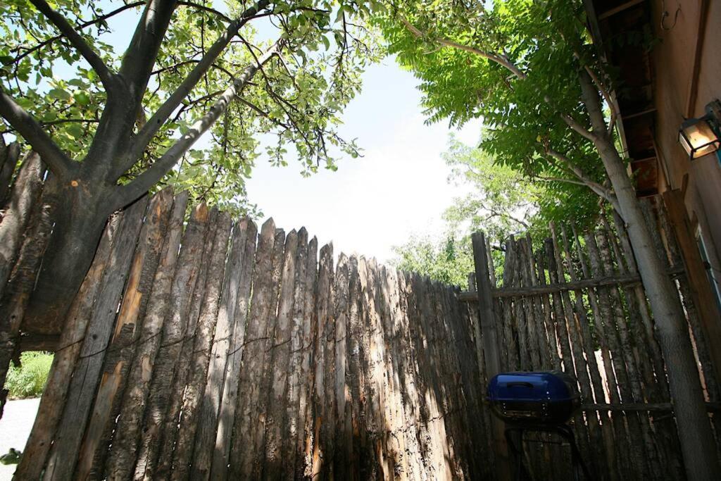 Closson Getaway - Courtyard - Railyard And Plaza Santa Fe Bagian luar foto